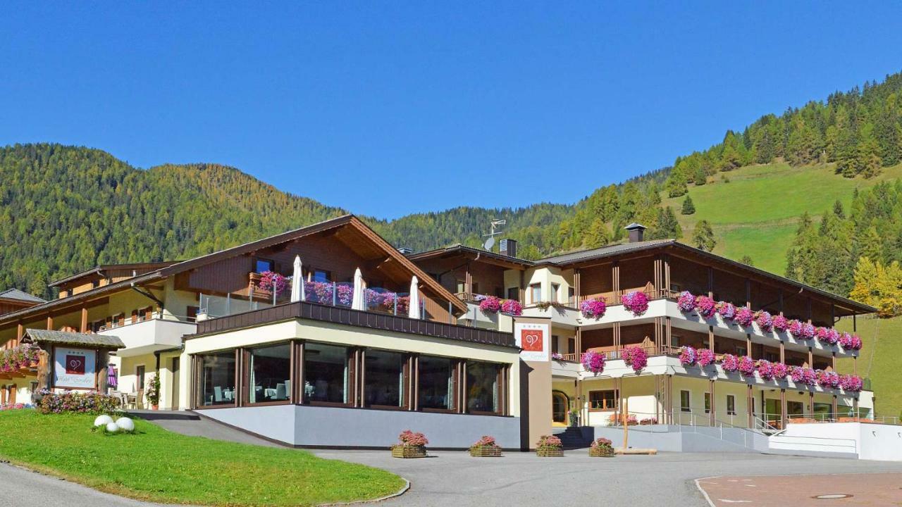 Hotel Trenker Braies  Exterior foto
