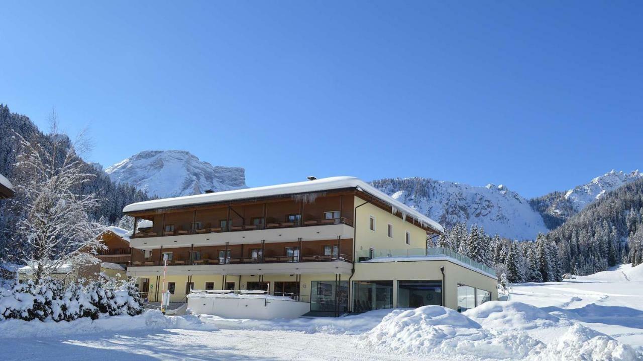 Hotel Trenker Braies  Exterior foto