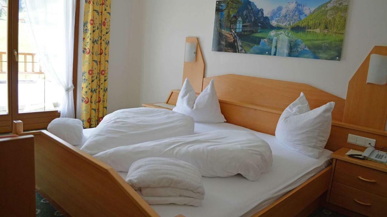 Hotel Trenker Braies  Exterior foto