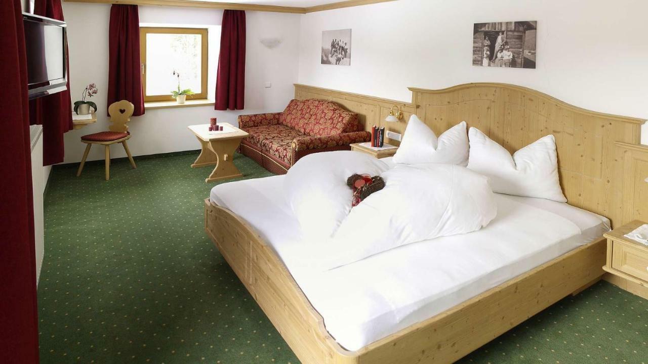 Hotel Trenker Braies  Exterior foto