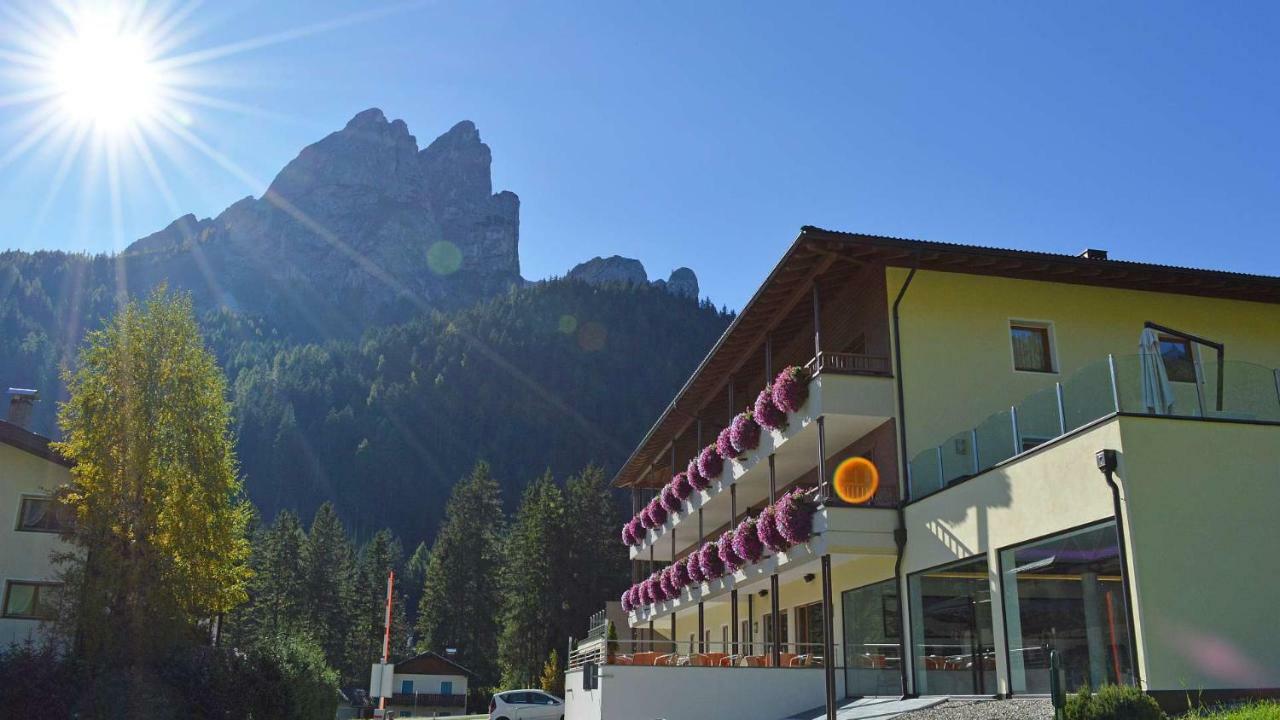 Hotel Trenker Braies  Exterior foto