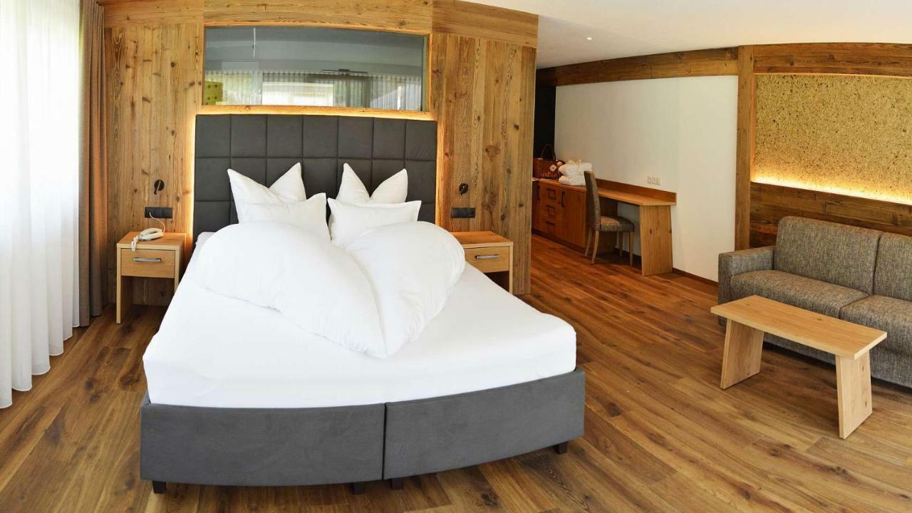 Hotel Trenker Braies  Exterior foto