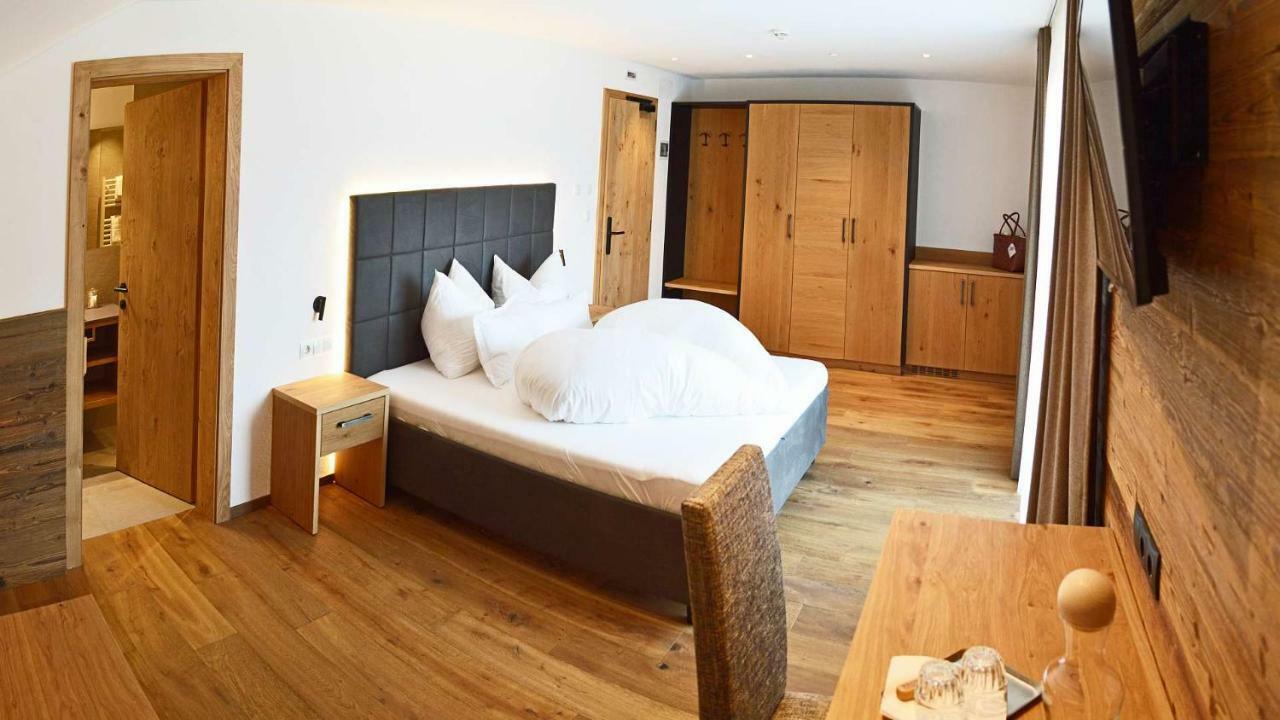 Hotel Trenker Braies  Exterior foto