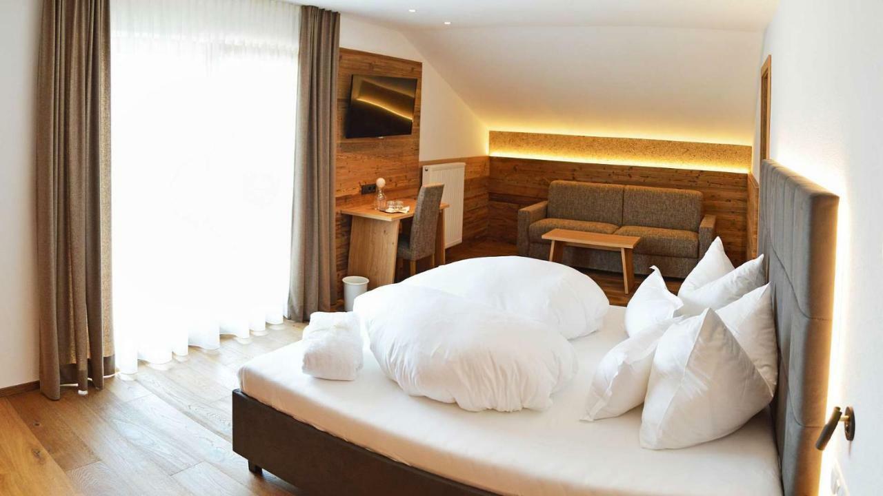 Hotel Trenker Braies  Exterior foto